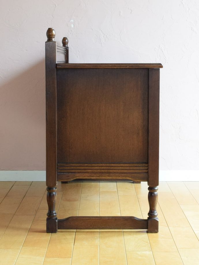 テレフォンベンチの側面