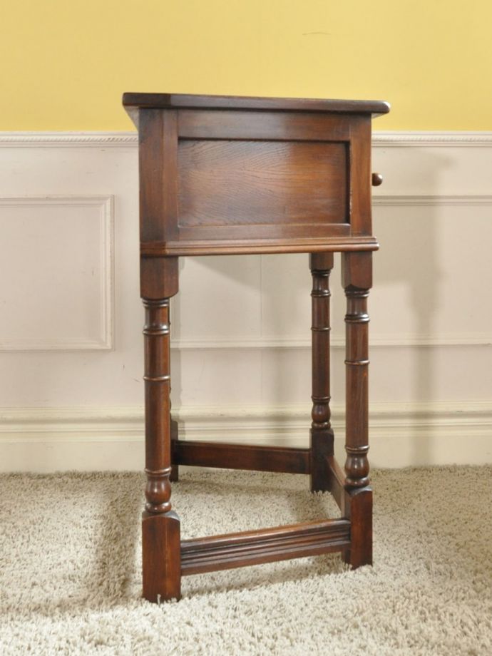 コンソールテーブルの側面