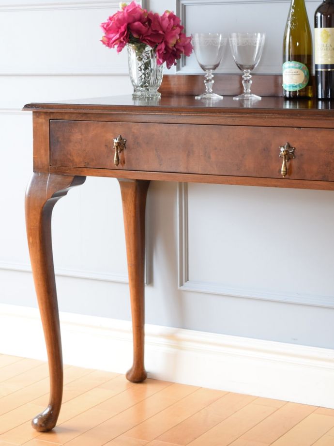 イギリスから届いたアンティークのおしゃれなコンソール