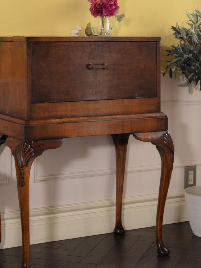 アンティーク家具らしさが漂うビューロー