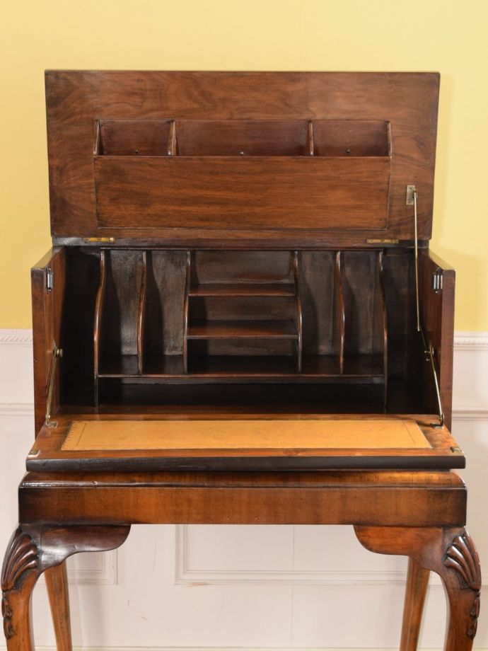 アンティークビューローの扉の中