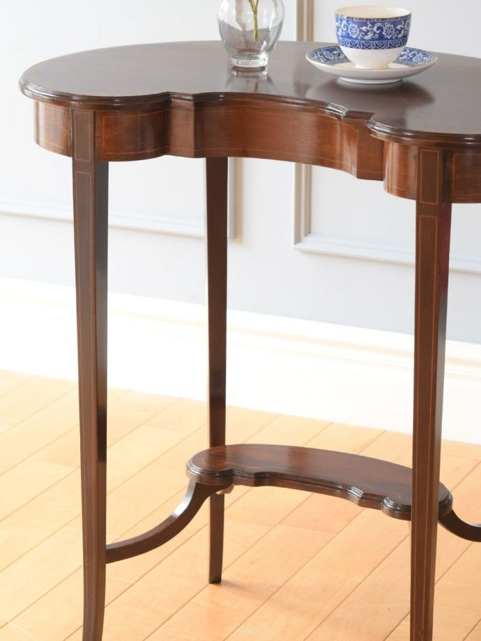 英国のアンティーク家具らしいデザイン