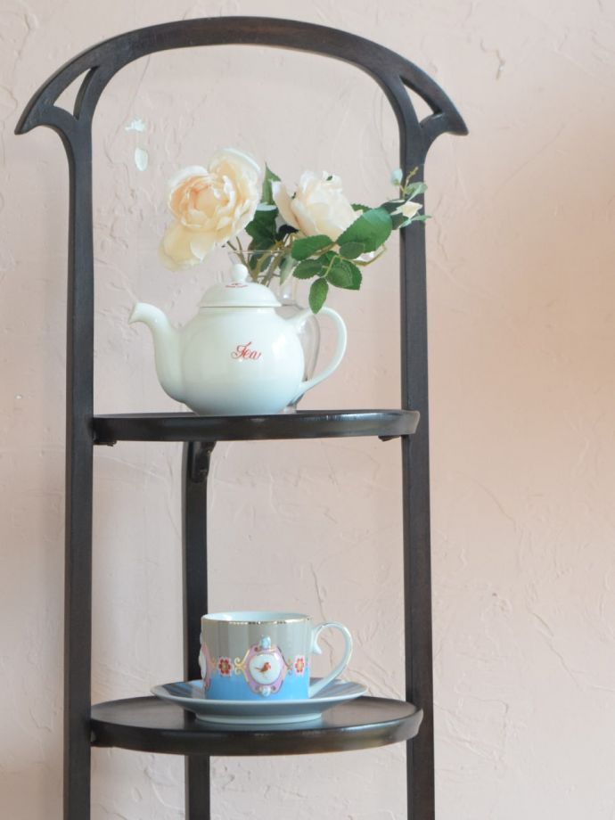 英国のアンティーク家具らしいデザイン