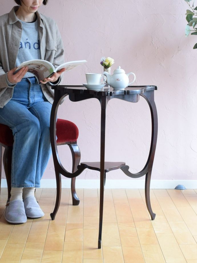 アンティークのオケージョナルテーブル