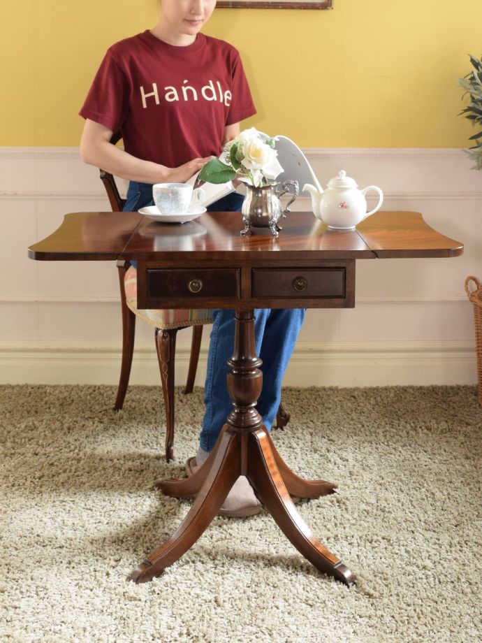 伸長式のコーヒーテーブル