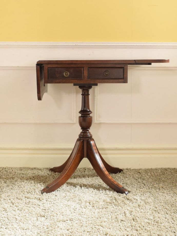 伸長式天板を片方開くと