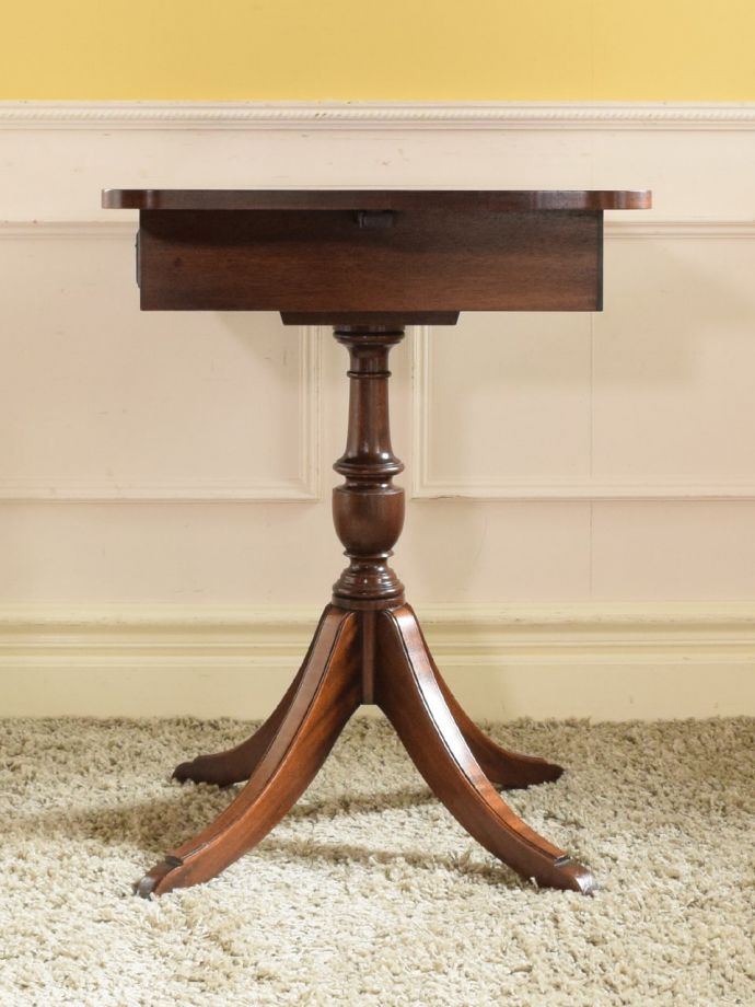 折り畳み式テーブルの側面