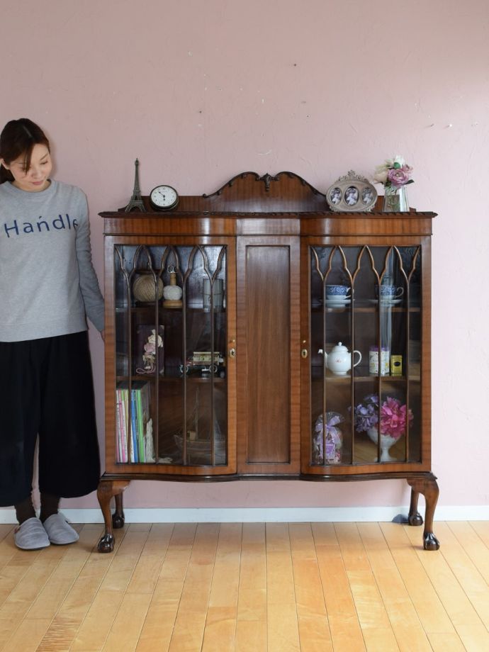 英国アンティークのガラスキャビネット
