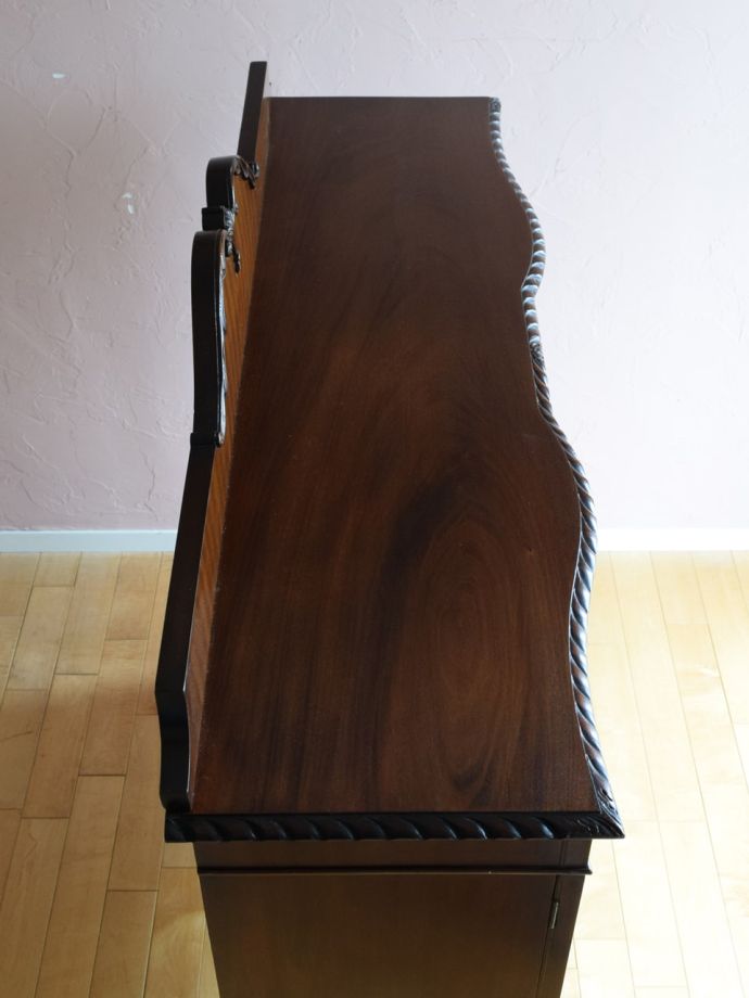 アンティークキャビネットの天板