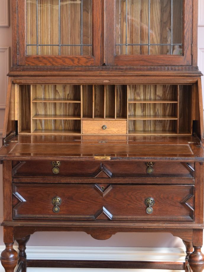 ビューローの扉の中