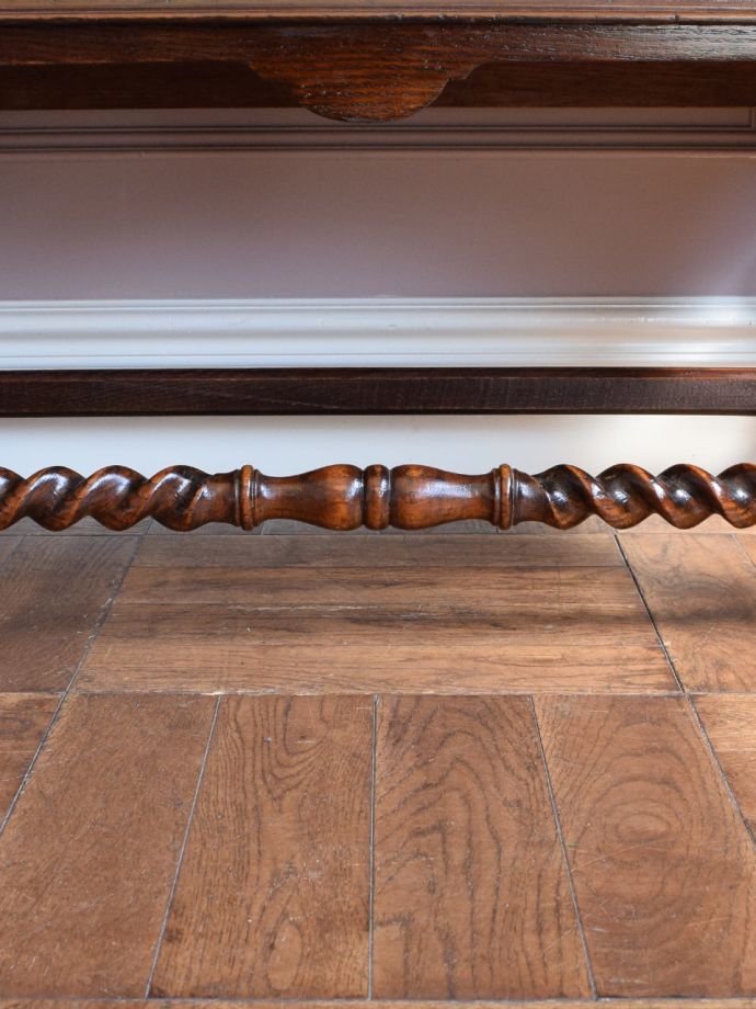 アンティークビューローブックケースの彫