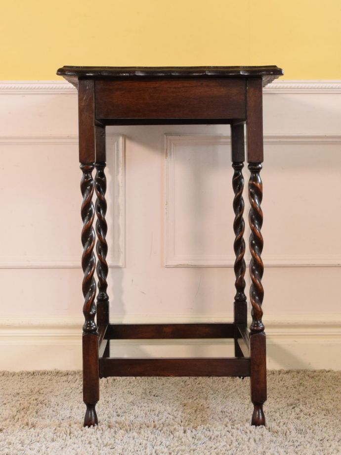 オケージョナルテーブルの側面