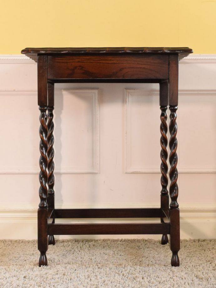 どこから見てもキレイなサイドテーブル