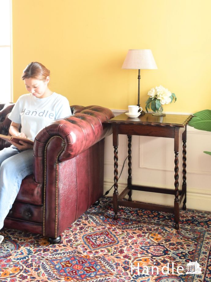 アンティークのオケージョナルテーブル