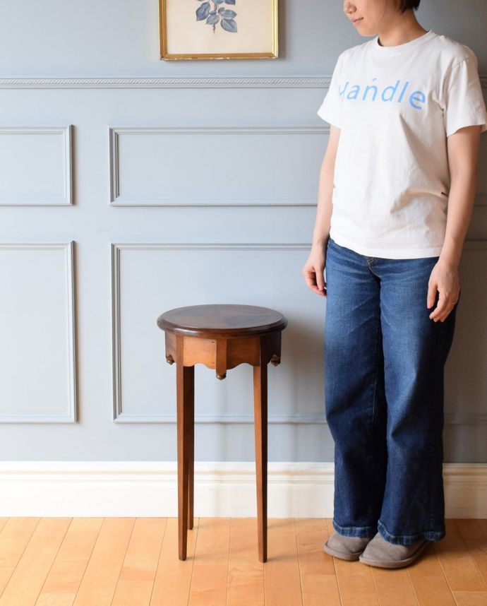 アンティークのオケージョナルテーブル