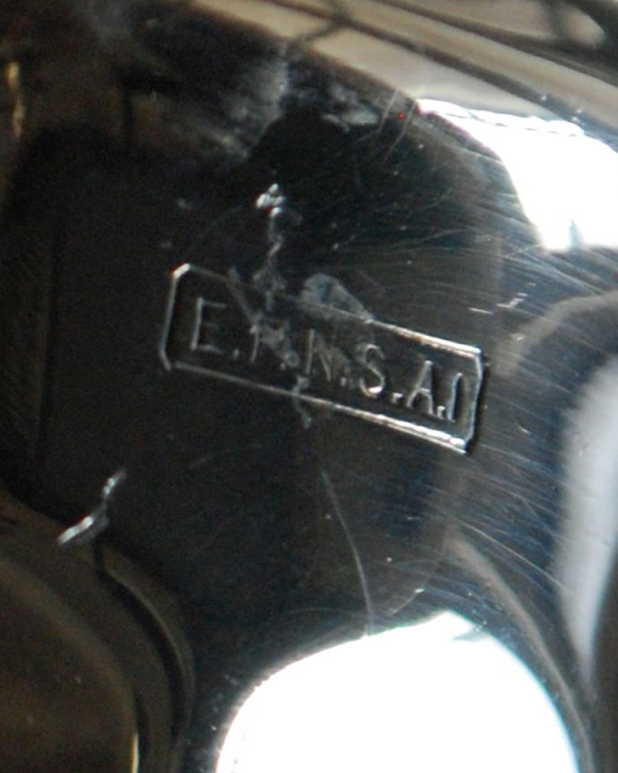 アンティーク シルバー製 アンティーク雑貨 優雅なお茶の時間が楽しめるアンティークのシルバープレート、ミルクピッチャー。裏側には品質の証シルバープレートのマークが付いていました。(k-3055-z)