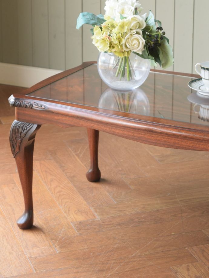 英国のアンティーク家具らしいデザイン