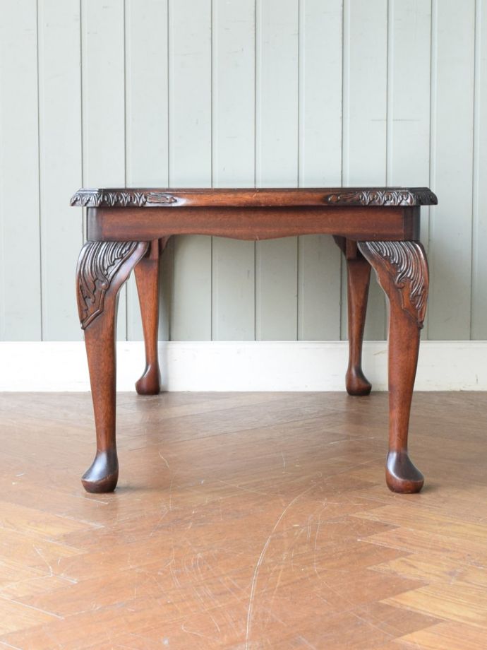 コーヒーテーブルの側面