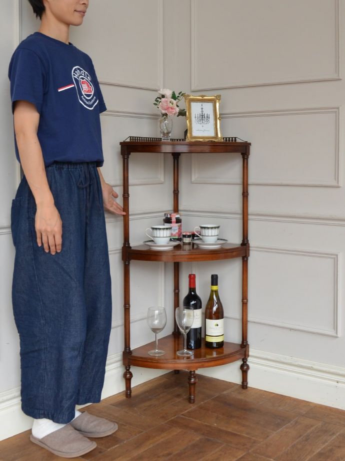 アンティークのキャビネット