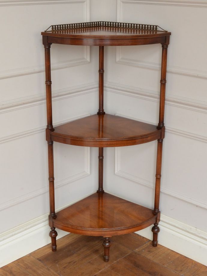 オープンシェルフの棚