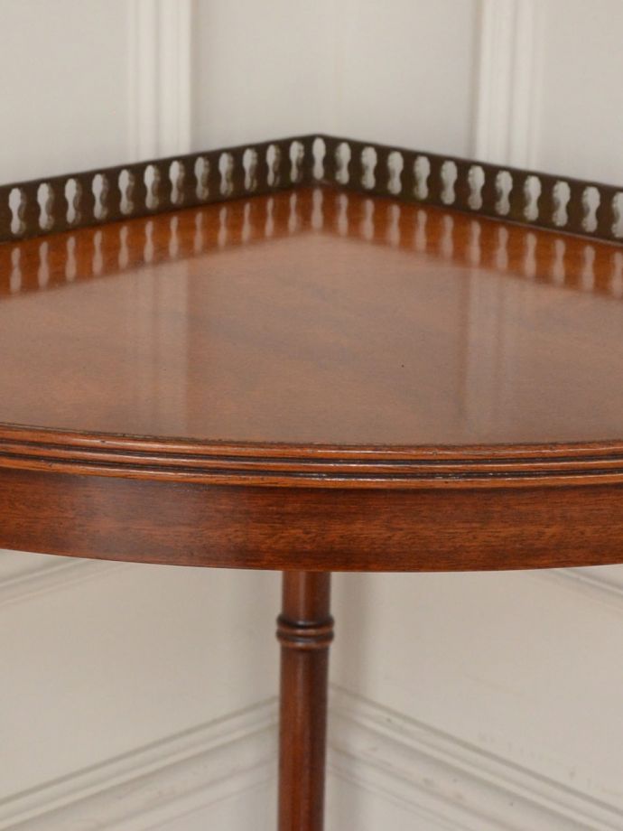 アンティーク家具らしい装飾