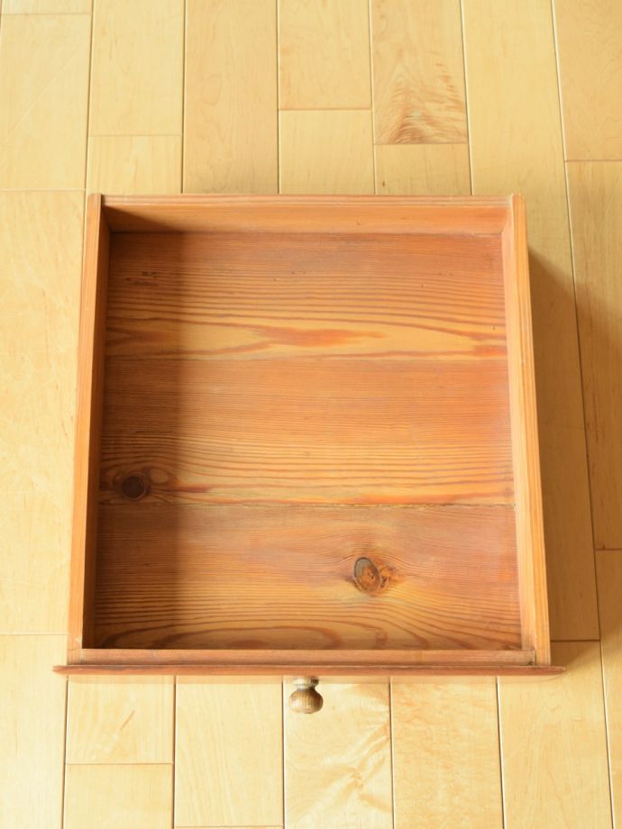 ダイニングテーブルの引き出し