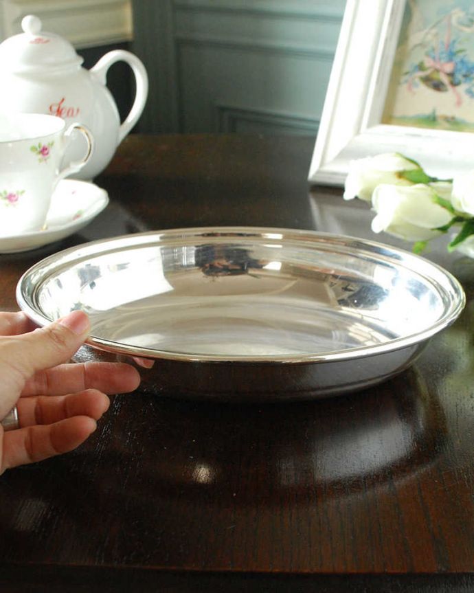 アンティーク シルバー製　アンティーク雑貨　英国の銀アイテム、アンティークシルバーのオーバルボウル（トレイ）。たっぷり乗せれる大きめサイズいろんなもの乗せて使える大きなトレイ。(k-3063-z)