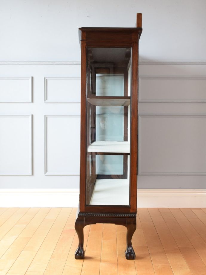 キャビネットの側面