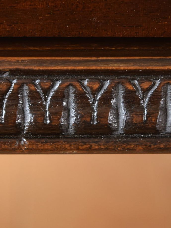 アンティーク家具の装飾