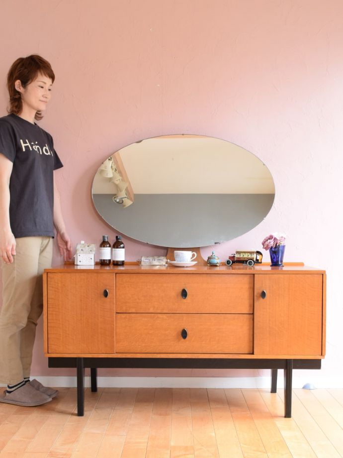 北欧スタイルのドレッサー