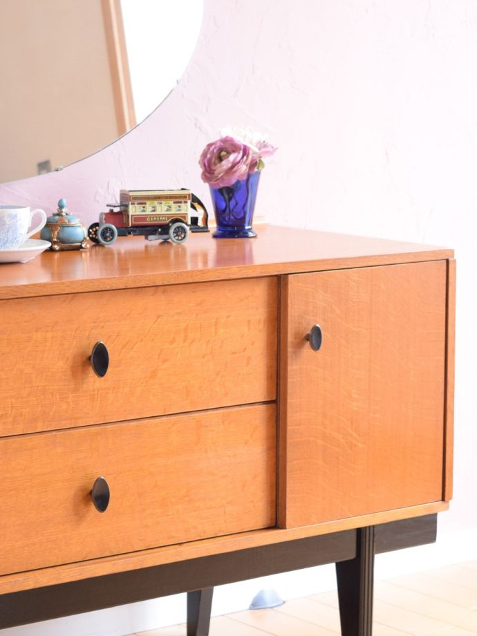 北欧スタイルのビンテージドレッサー