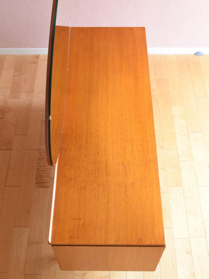 北欧スタイルのビンテージ家具の天板