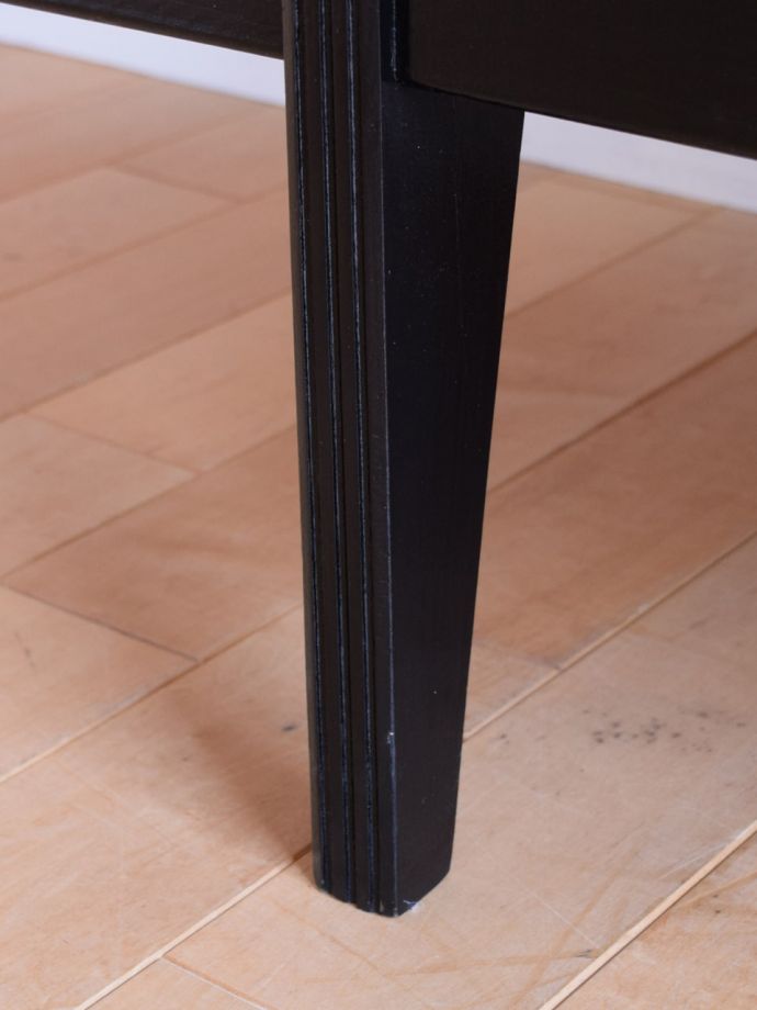 ビンテージドレッサーの脚