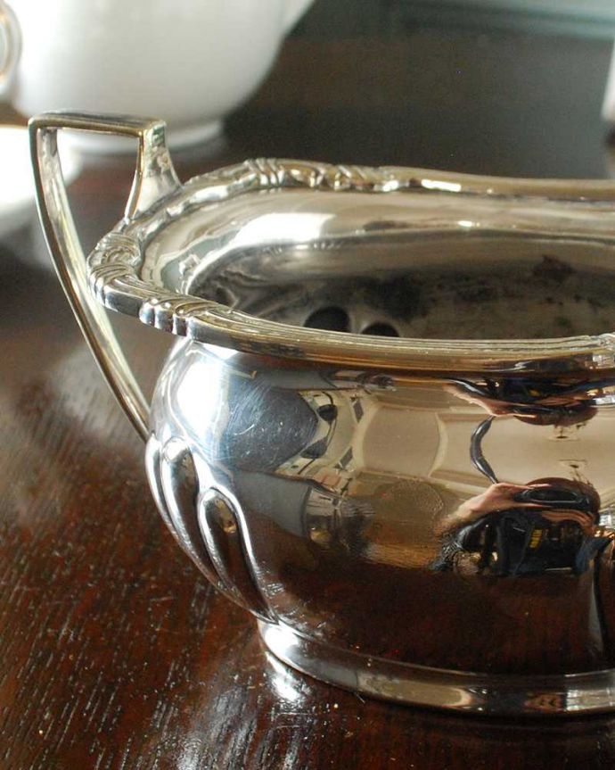 アンティーク シルバー製 アンティーク雑貨 英国アンティークシルバープレート、持ち手付きの上品なシュガーボウル。アフタヌーンティーをより楽しむ器英国の人にとって大切なアフタヌーンティー。(k-3067-z)