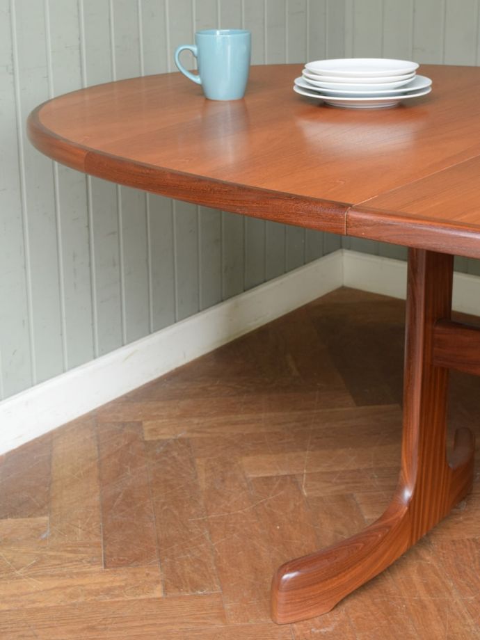 G-PLANのダイニングテーブル