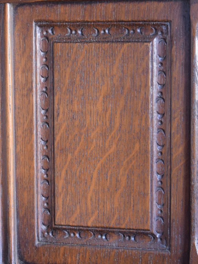 ERCOLの家具の彫り