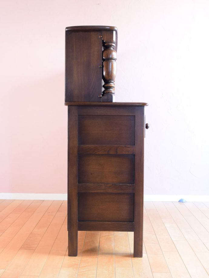 アーコールのキャビネットの側面