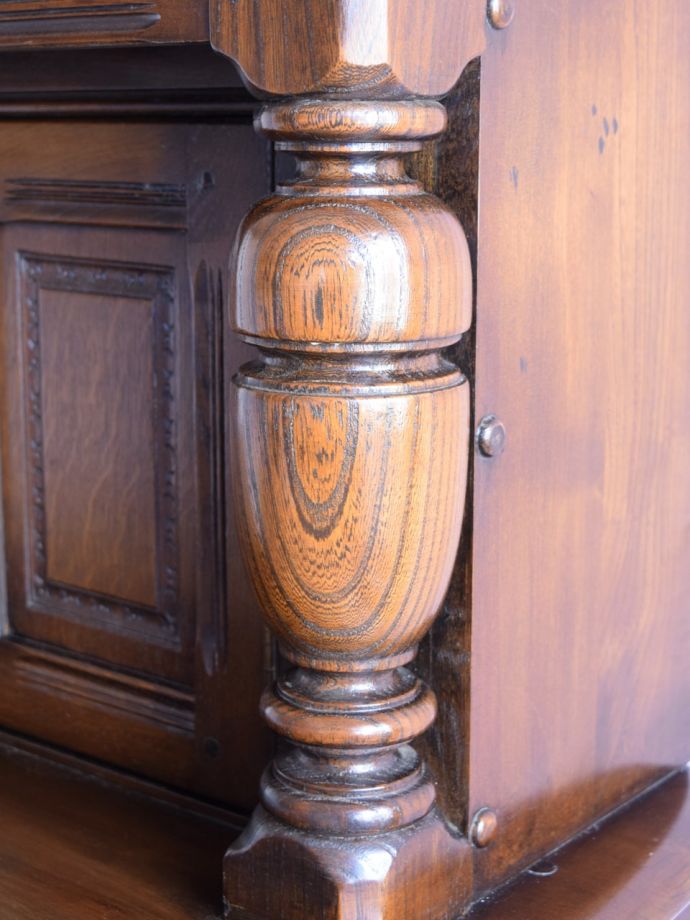 ERCOLの家具の彫り