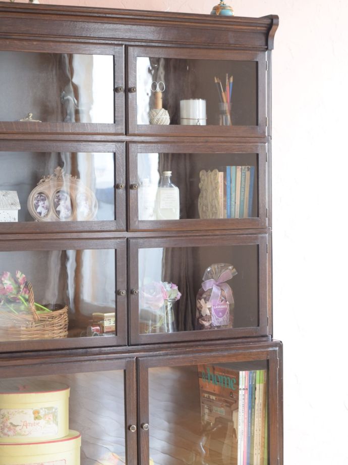 アンティーク家具らしさが漂う本棚