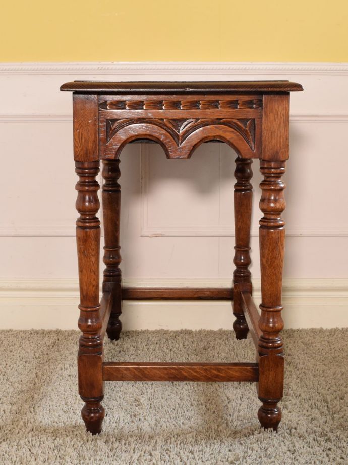 オケージョナルテーブルの側面