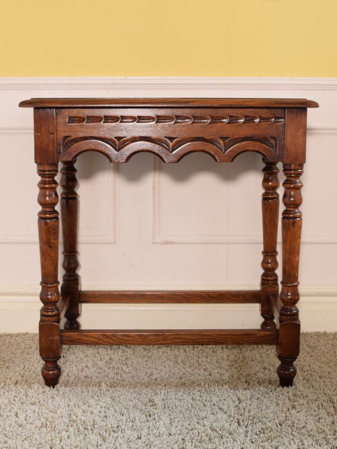 どこから見てもキレイなサイドテーブル