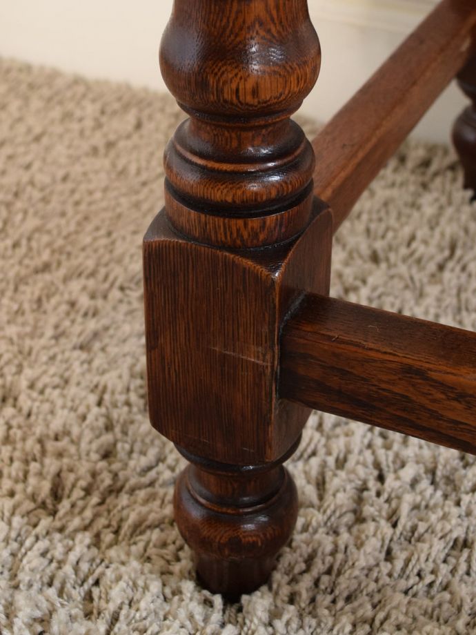 アンティークテーブルの脚