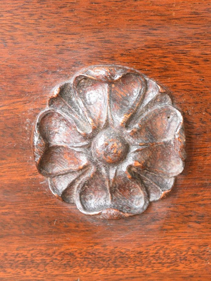 アンティーク家具の装飾