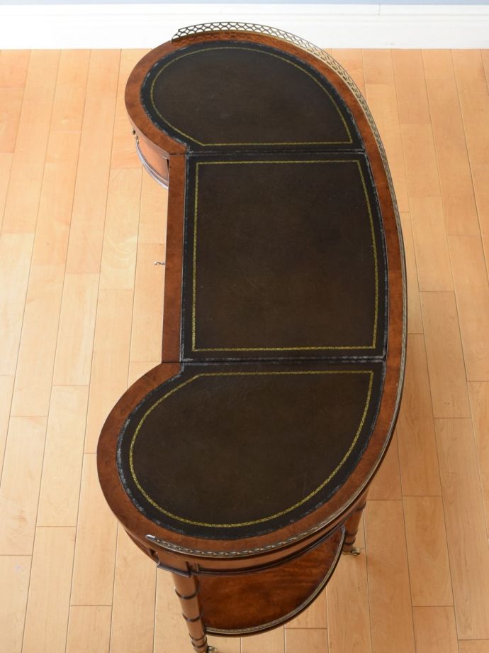 書斎机の美しい天板