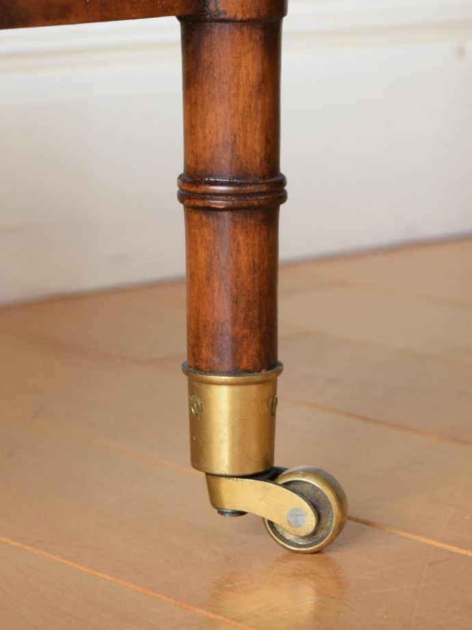 アンティークデスクの脚