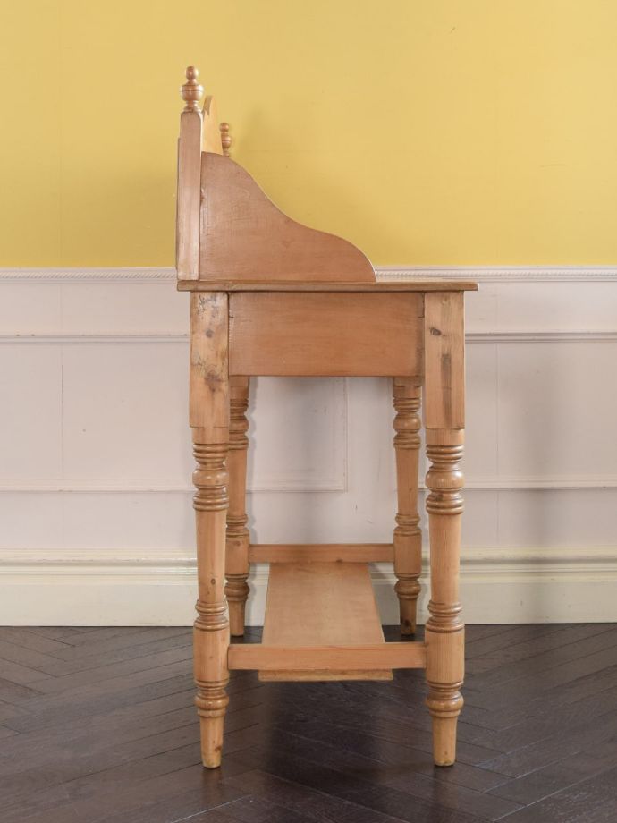 ウォッシュスタンドの側面