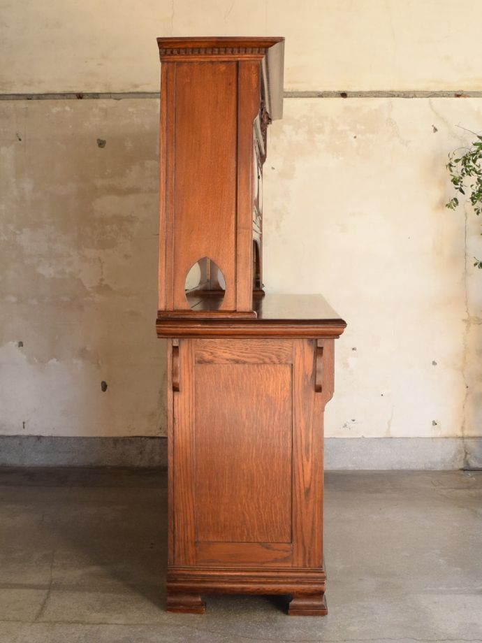 サイドボードの側面