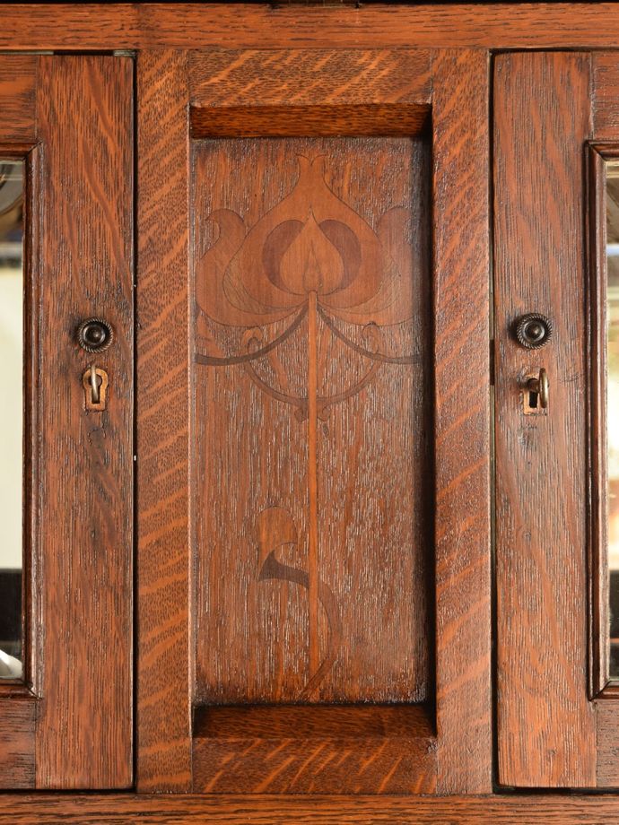 アンティーク家具の装飾