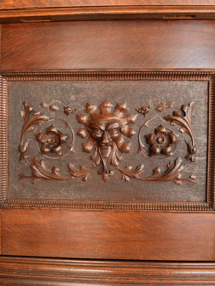 アンティークらしい彫