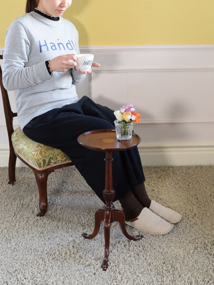 アンティークのワインテーブル